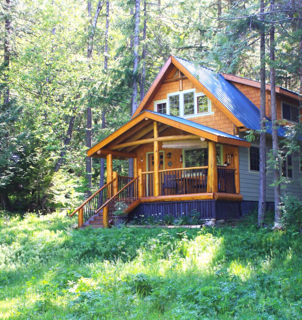 Front view of Robins Nest cabin near Kootenay Lake